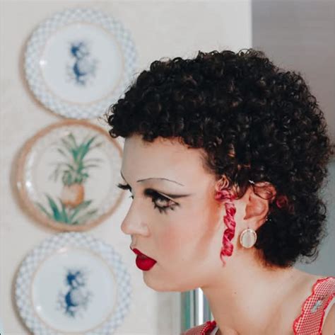 Os vídeos de ciborguelolita (@ciborguelolita) com som original .